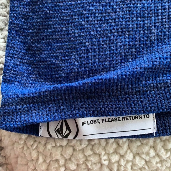 Volcom boys hooded t shirt. Size medium. Excellent condition - Picture 5 of 9